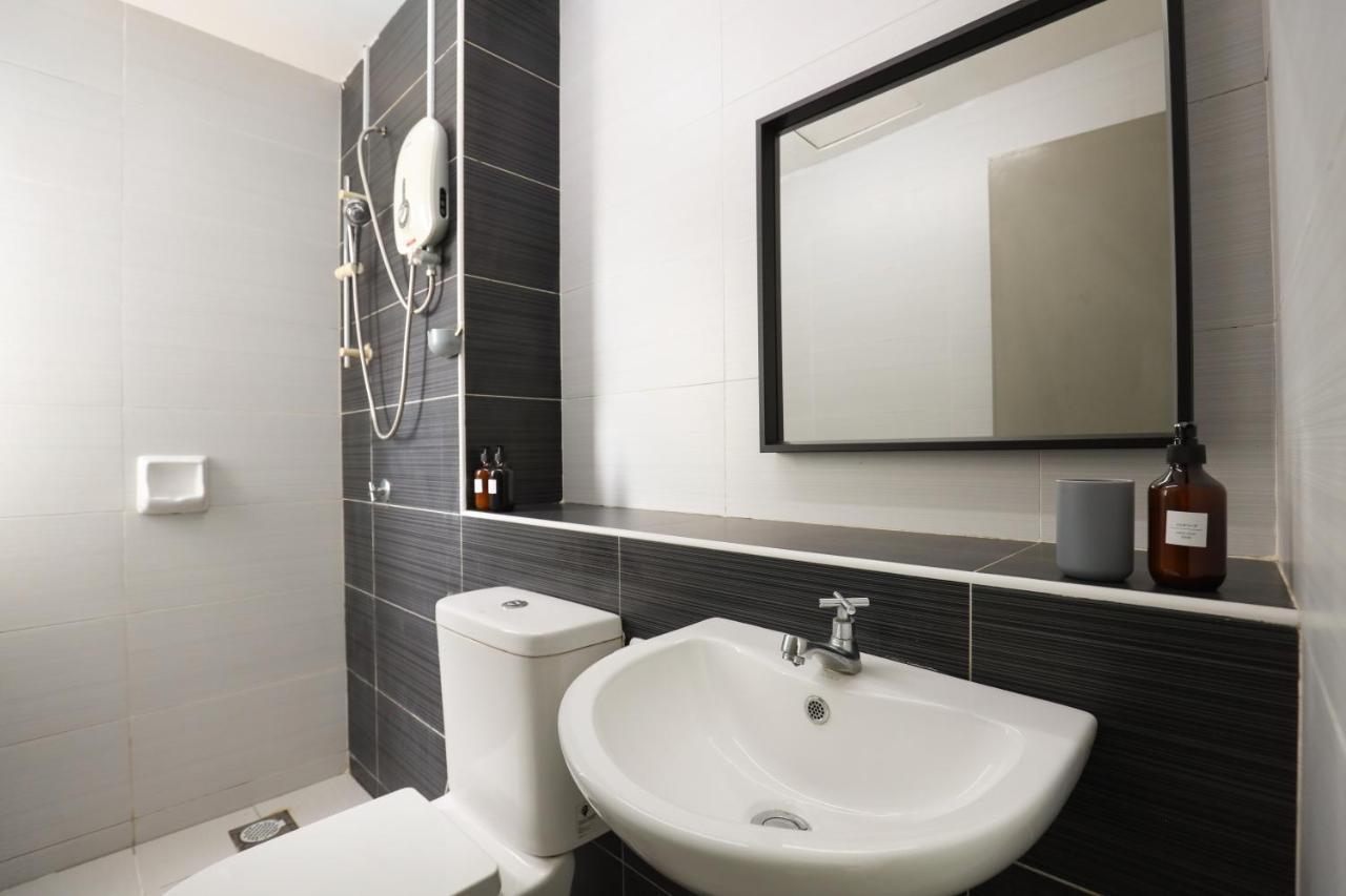 Cozy 3-Bedroom Condo With Pool - Seri Kembangan Dış mekan fotoğraf