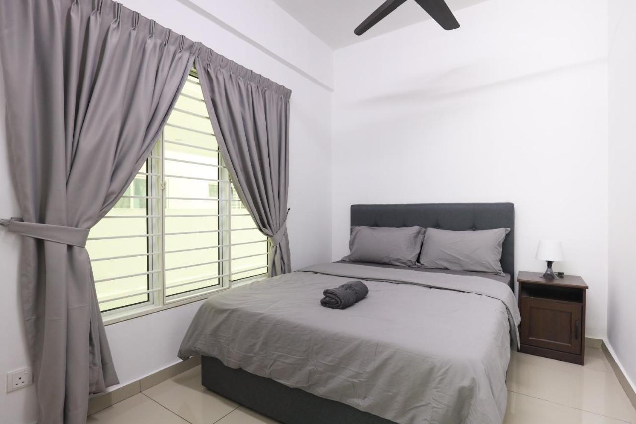 Cozy 3-Bedroom Condo With Pool - Seri Kembangan Dış mekan fotoğraf
