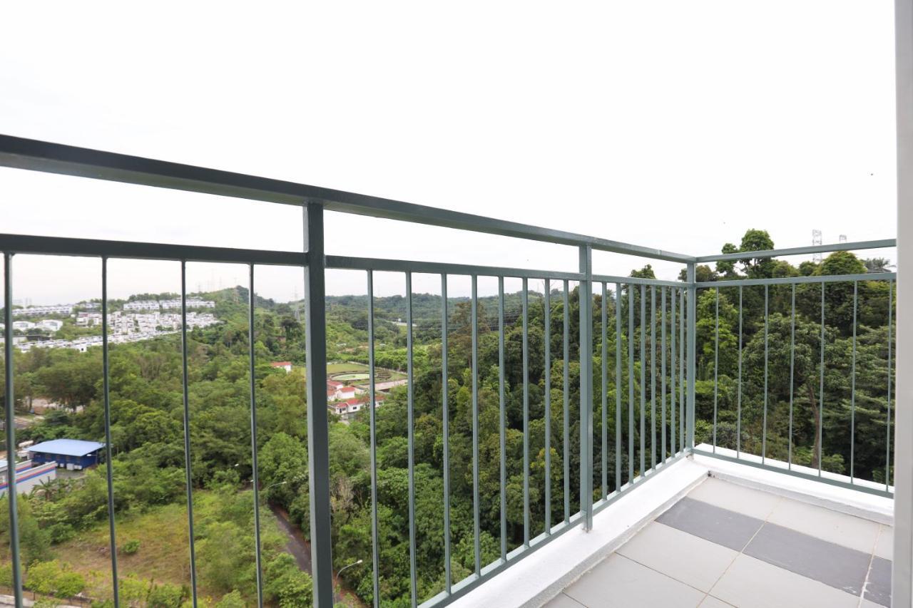 Cozy 3-Bedroom Condo With Pool - Seri Kembangan Dış mekan fotoğraf