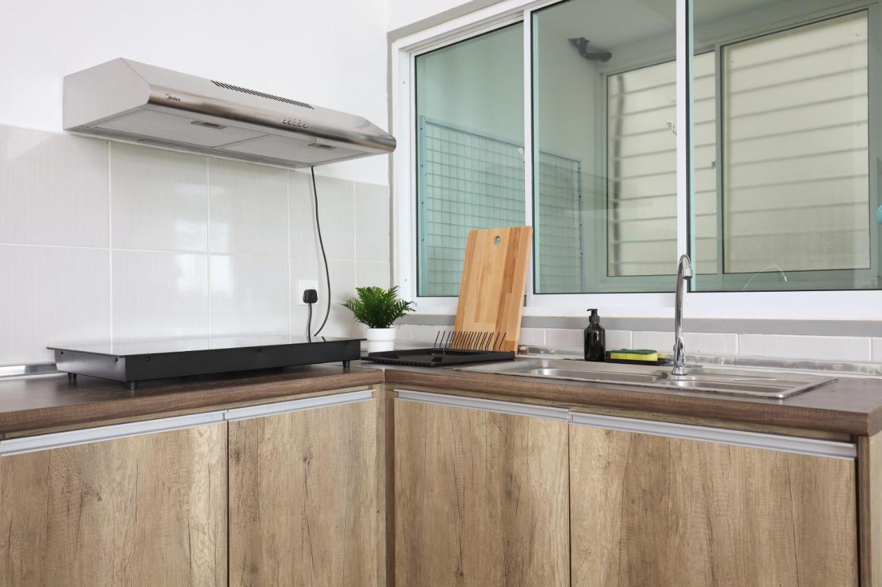 Cozy 3-Bedroom Condo With Pool - Seri Kembangan Dış mekan fotoğraf